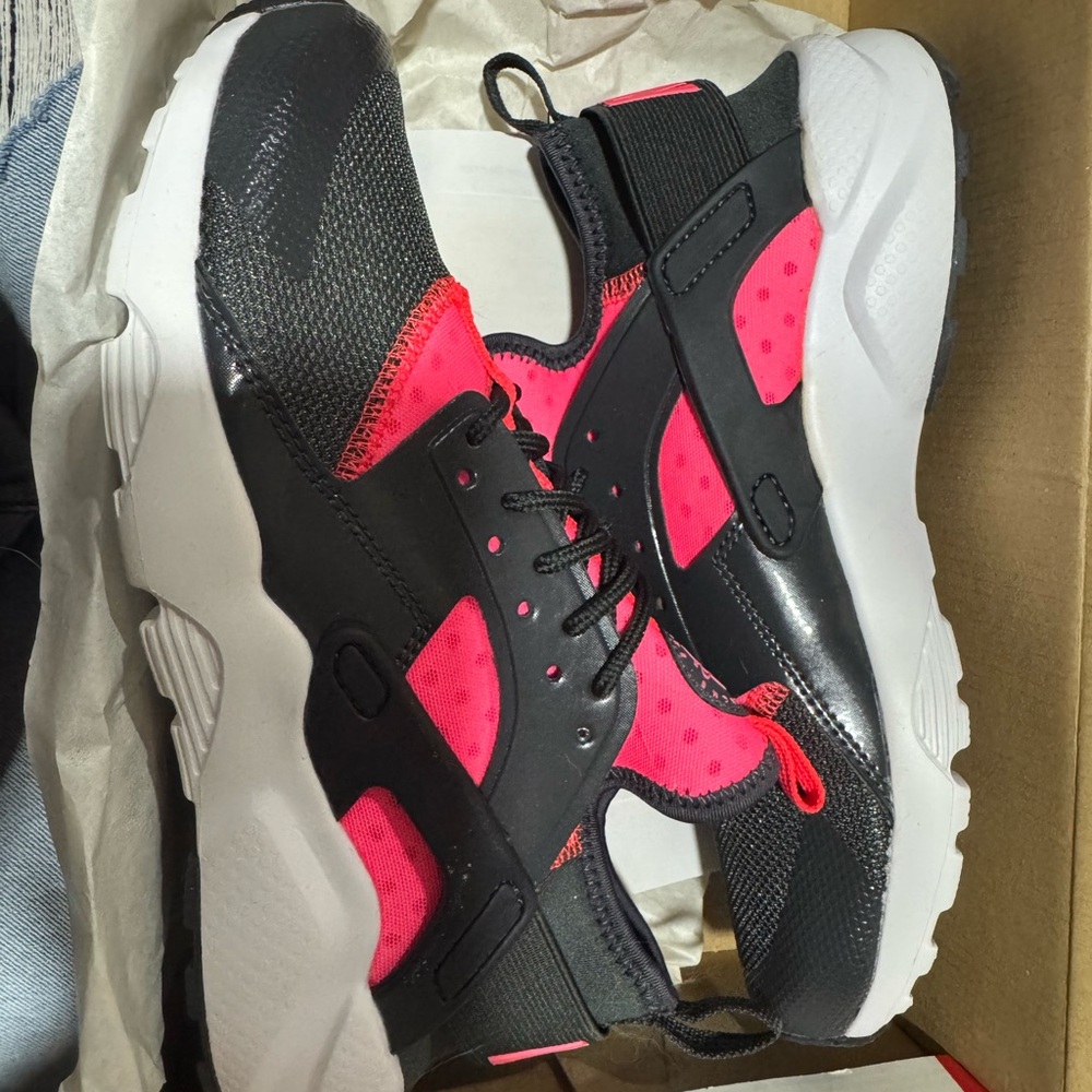 Nike Air Huarache Black and Pink Sneakers - Picture 1 of 4